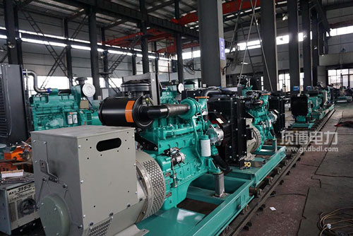 發(fā)動(dòng)機(jī)機(jī)油桶CF-4、15W-40分別是指什么