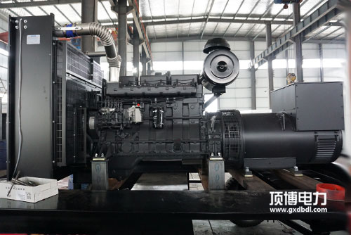 柴油發(fā)電機組部件機油濾清器如何拆換濾芯？
