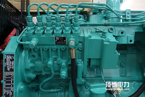 柴油發(fā)電機(jī)組“當(dāng)、當(dāng)”響，轉(zhuǎn)速升高，響聲也增大，怎么回事？